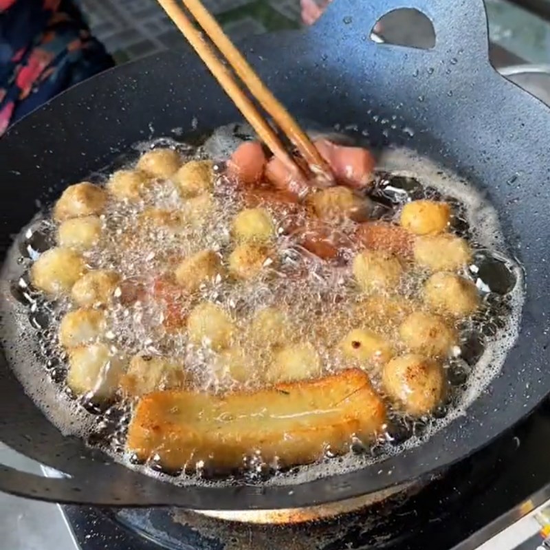 Bước 1 Chiên cá viên chiên Cá viên chiên sốt mắm tỏi