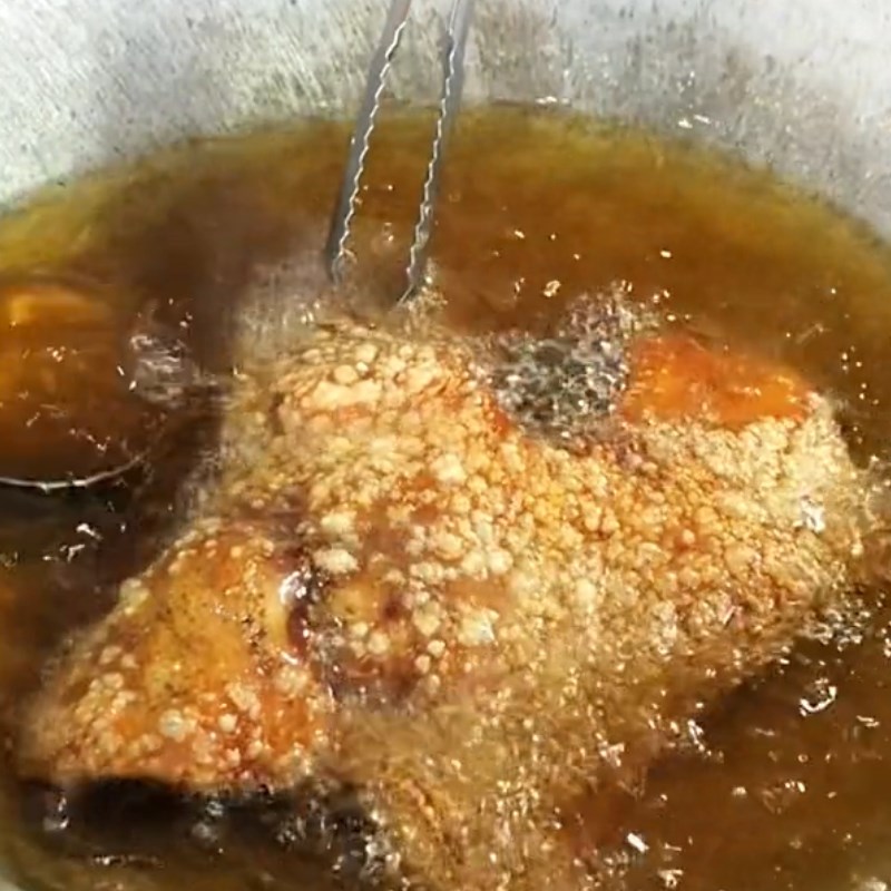 Bước 2 Chiên má heo Má heo chiên giòn