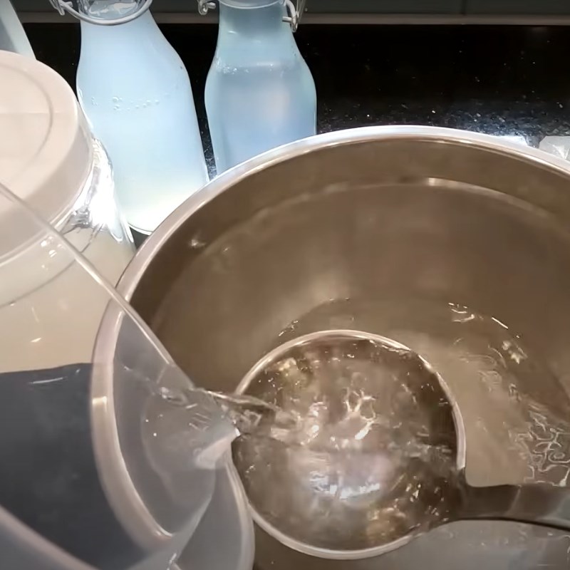 Bước 4 Cho giấm ăn Giấm gạo