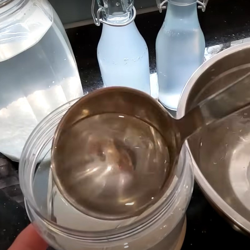 Bước 4 Cho giấm ăn Giấm gạo