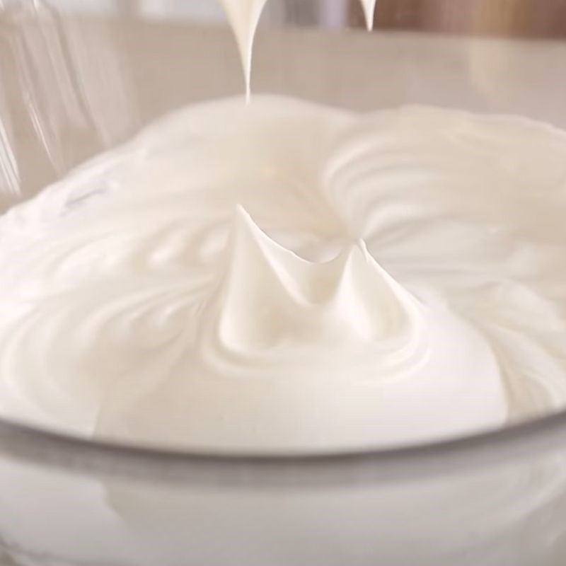 Bước 1 Đánh lòng trắng trứng Bánh Pavlova