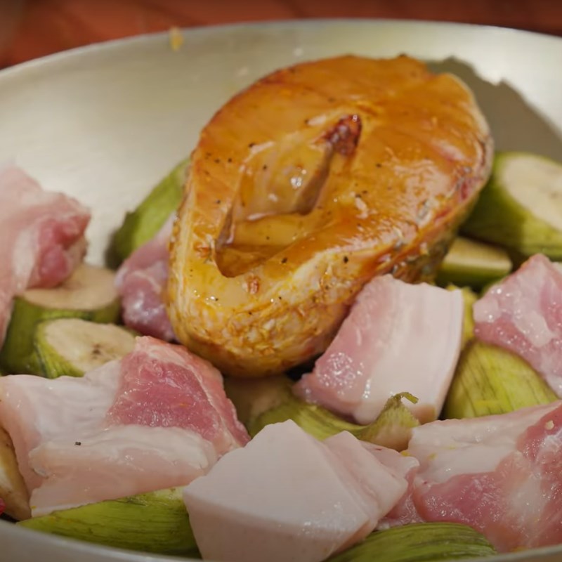 Bước 3 Kho cá Cá trắm kho chuối xanh