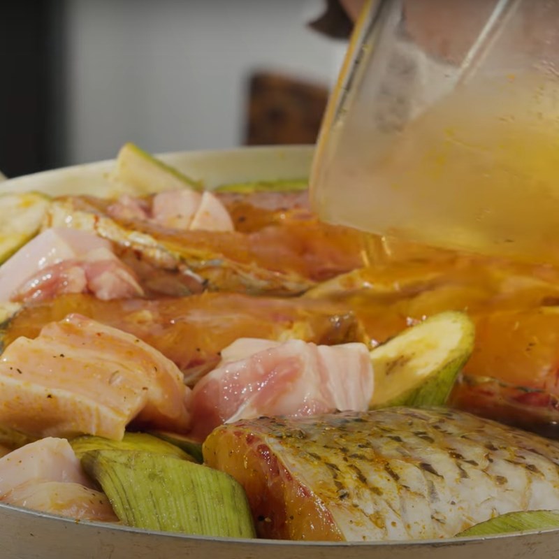 Bước 3 Kho cá Cá trắm kho chuối xanh