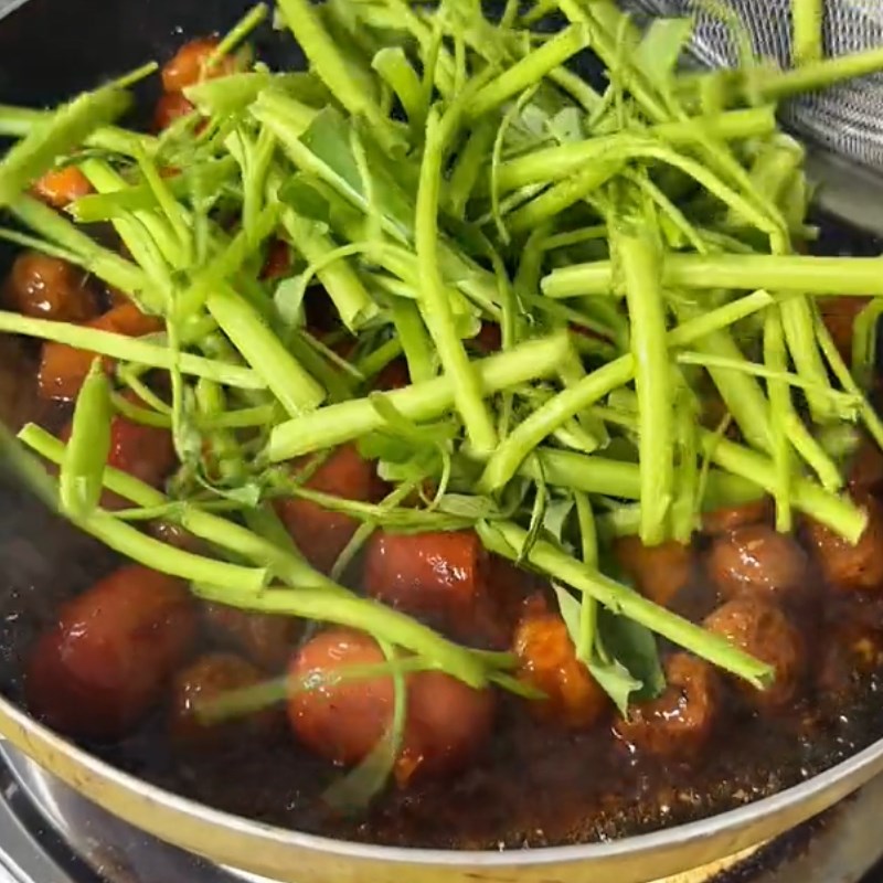 Bước 3 Làm cá viên chiên sốt mắm tỏi Cá viên chiên sốt mắm tỏi