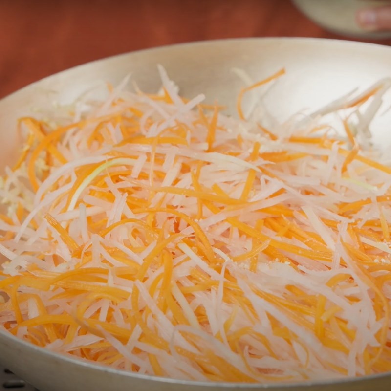 Bước 3 Làm món su hào xào mực khô Su hào xào mực khô