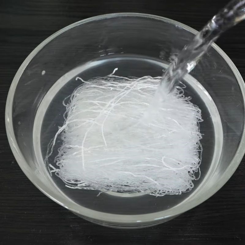 Bước 1 Ngâm miến Bánh mì miến