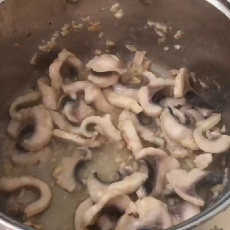 Bước 3 Xào cá Cá chép giòn xào rau cần