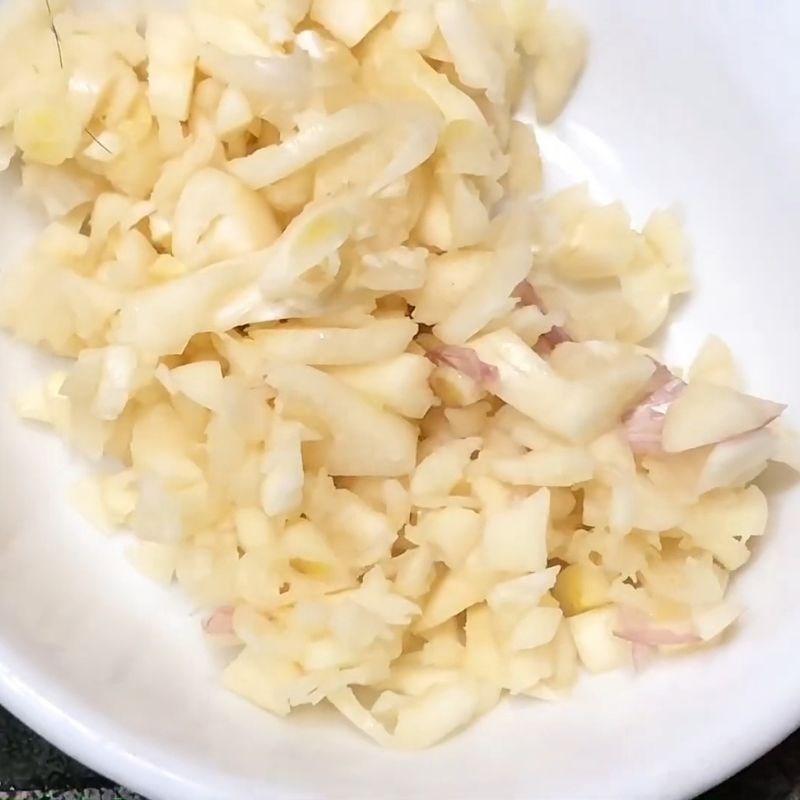 Bước 3 Xào cá Cá chép giòn xào rau cần