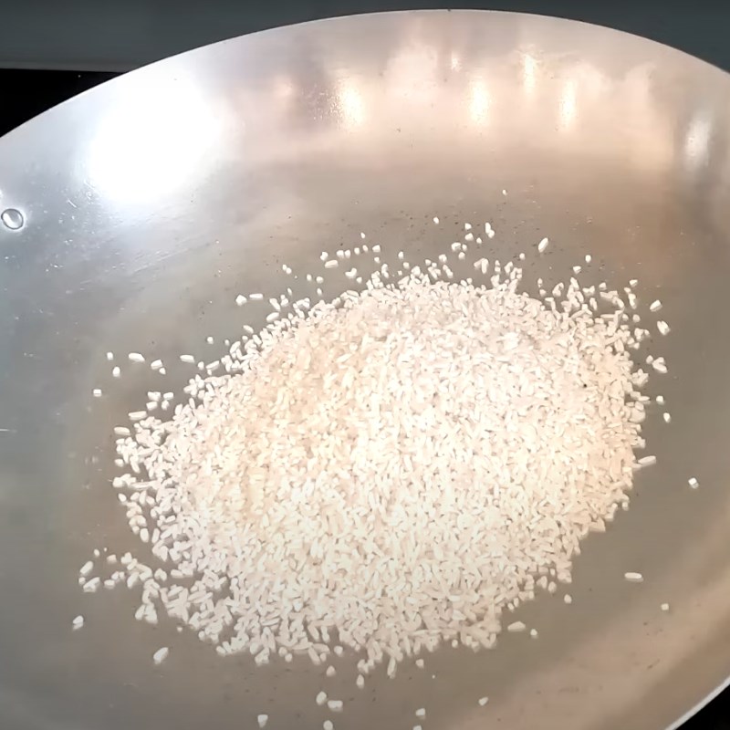 Bước 1 Rang gạo Giấm gạo