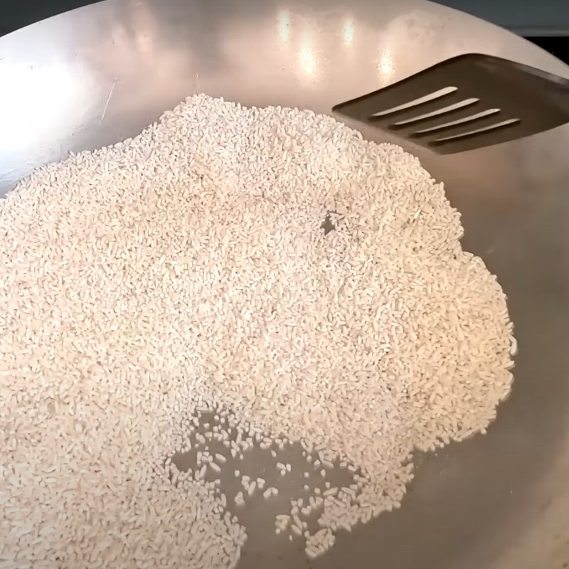 Bước 1 Rang gạo Giấm gạo