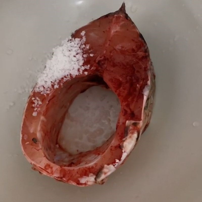 Bước 1 Sơ chế cá chép giòn Cá chép giòn xào lăn