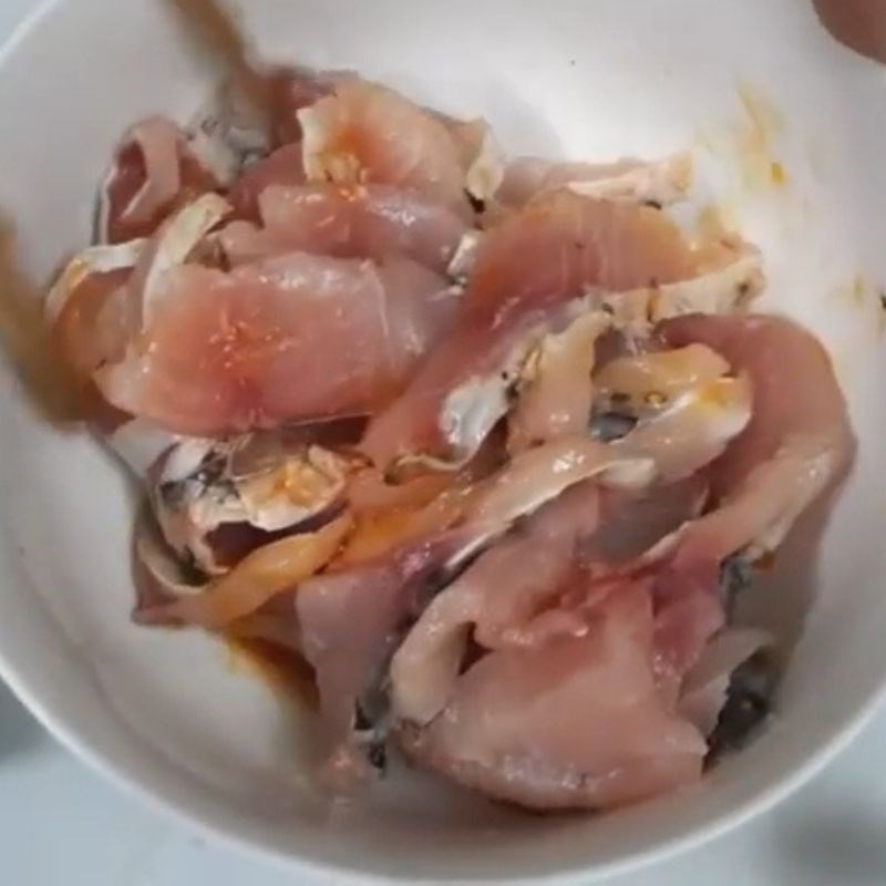 Bước 1 Sơ chế cá chép giòn Cá chép giòn xào lăn