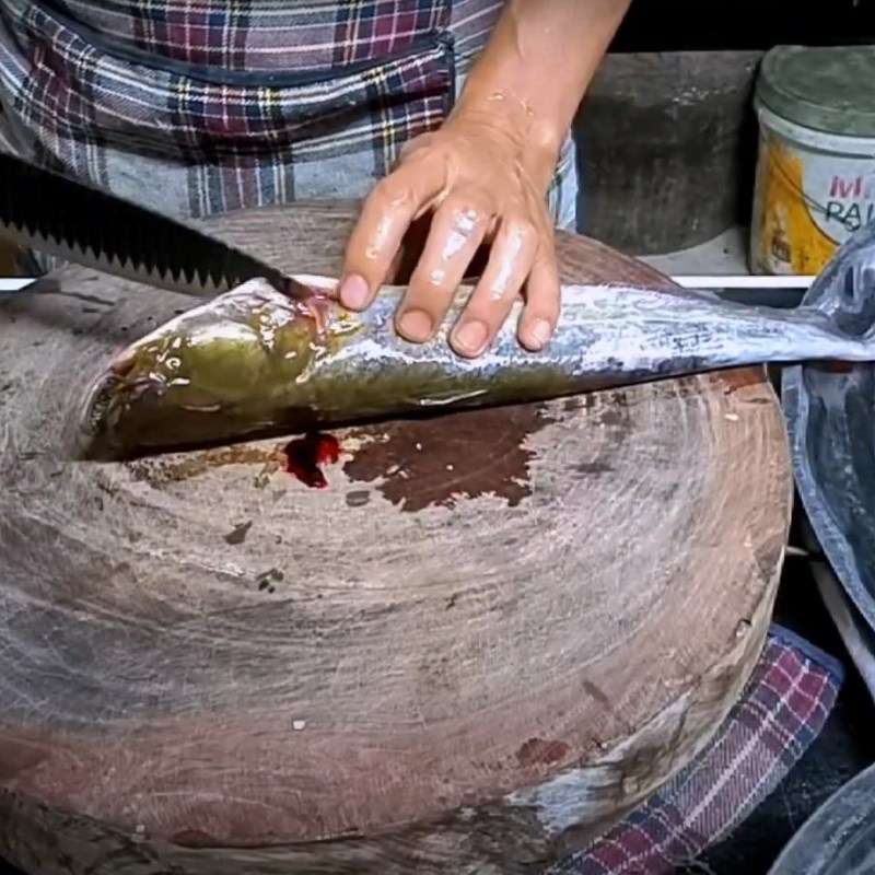 Bước 1 Sơ chế cá nheo Cá kho trám