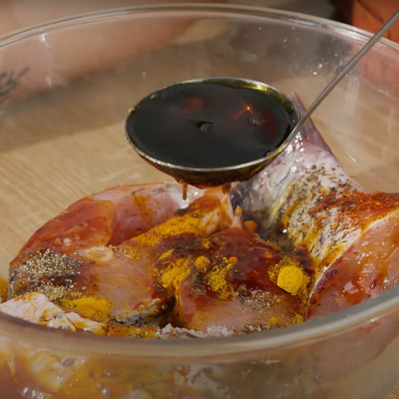 Bước 1 Sơ chế cá trắm Cá trắm kho chuối xanh