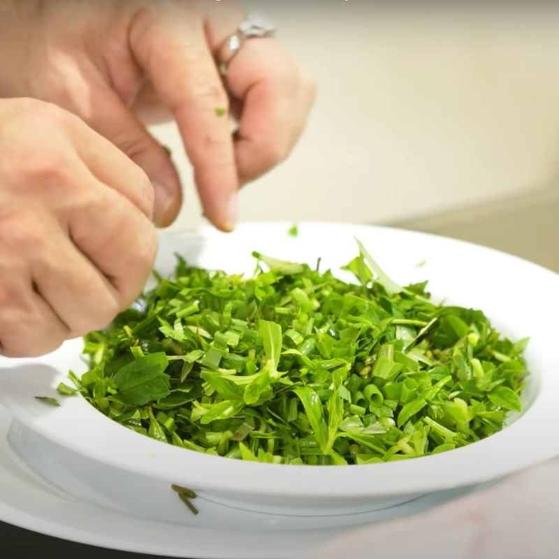 Bước 2 Sơ chế các nguyên liệu khác Ngan nấu giả cầy