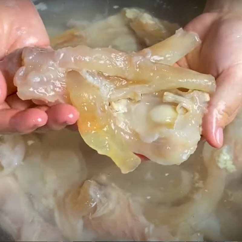 Bước 1 Sơ chế gân bò Gân bò ngâm rau tiến vua