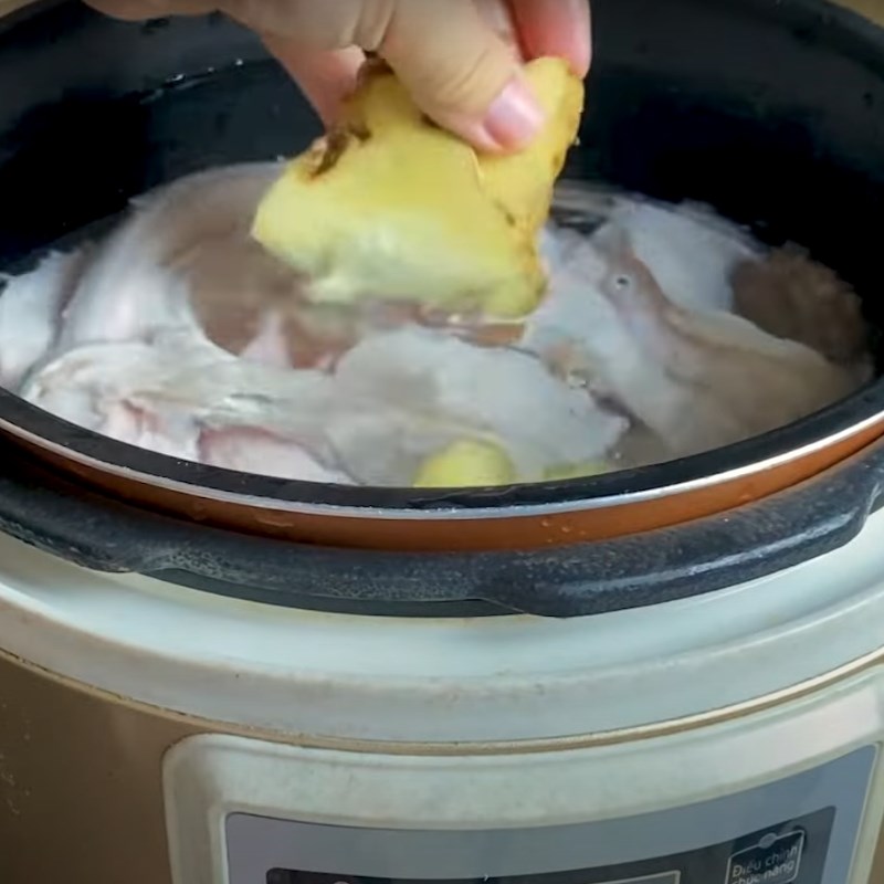 Bước 1 Sơ chế gân bò Gân bò ngâm rau tiến vua