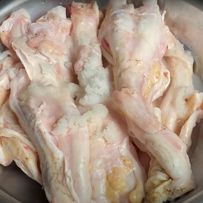 Bước 1 Sơ chế gân bò Gân bò ngâm rau tiến vua