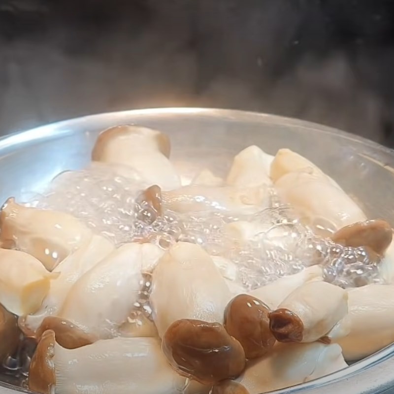 Bước 1 Sơ chế nấm đùi gà Nấm đùi gà kho sả