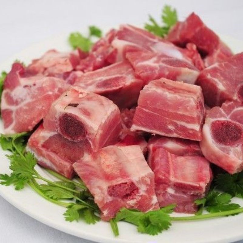Bước 1 Sơ chế nguyên liệu Sườn xào chua ngọt miền Bắc