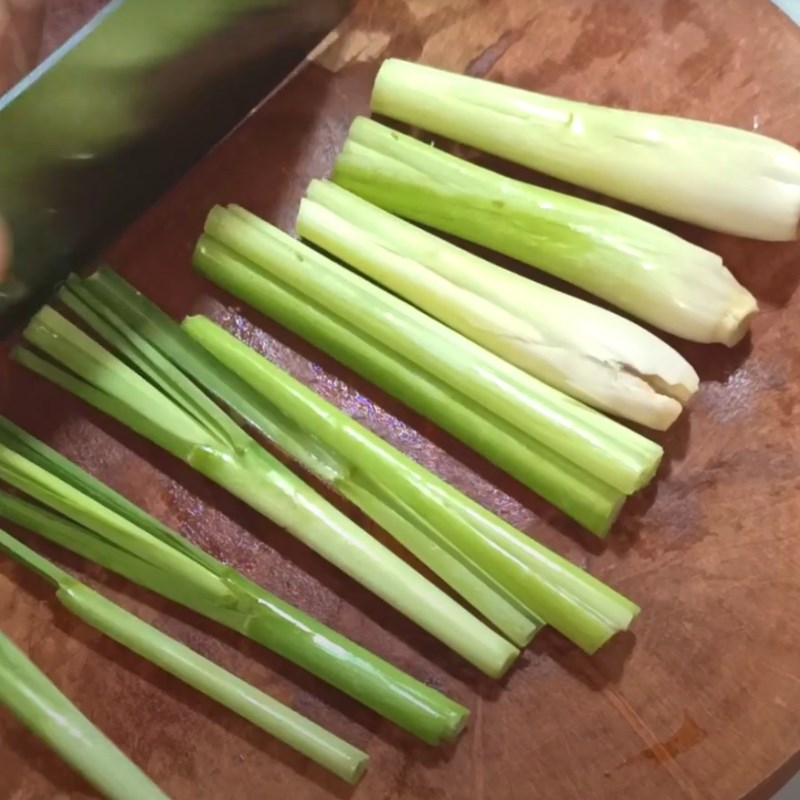 Bước 1 Sơ chế nguyên liệu Má heo hấp hành