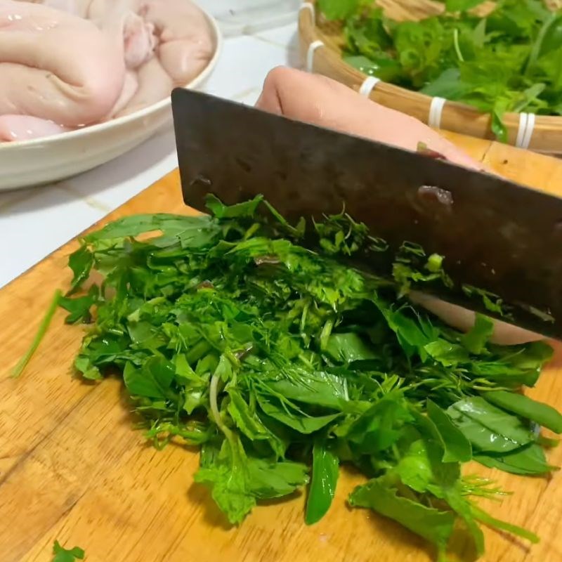 Bước 2 Sơ chế rau thơm và mộc nhĩ Dồi trường nướng