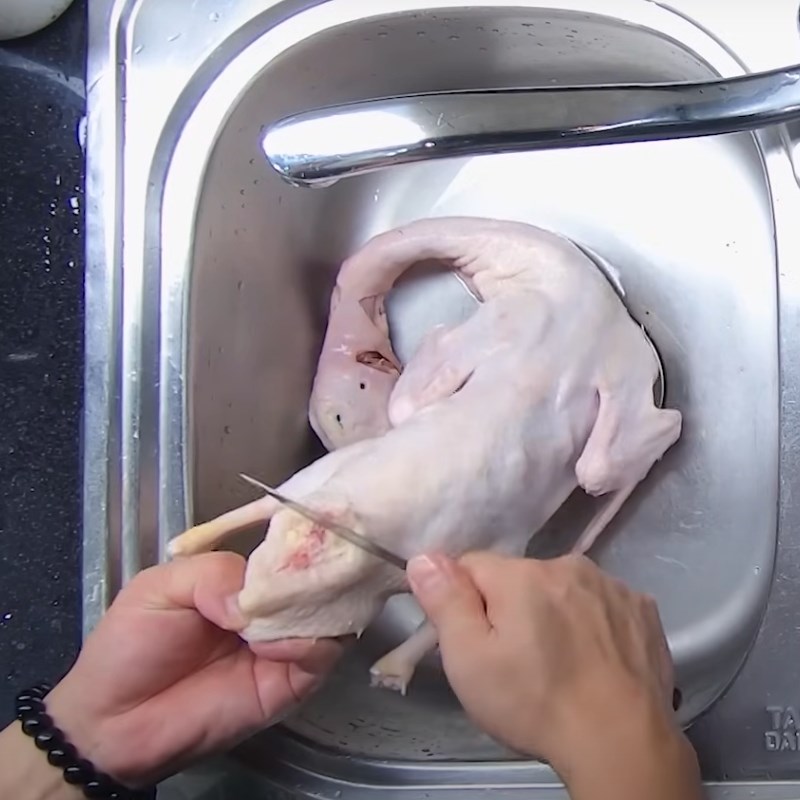 Bước 1 Sơ chế thịt ngan Ngan nấu giả cầy