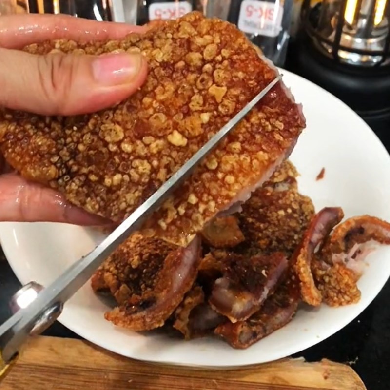 Bước 3 Thành phẩm Má heo chiên giòn