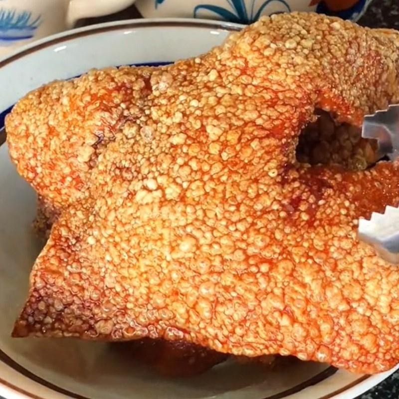 Bước 3 Thành phẩm Má heo chiên giòn