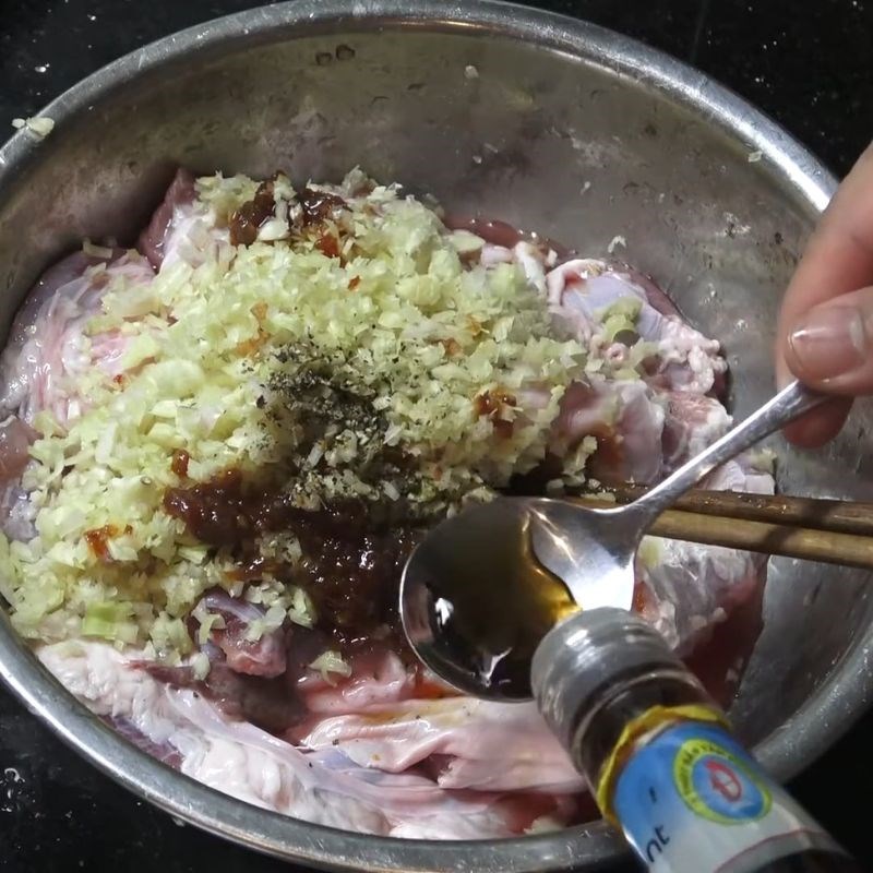 Bước 2 Ướp diềm heo Diềm heo nướng