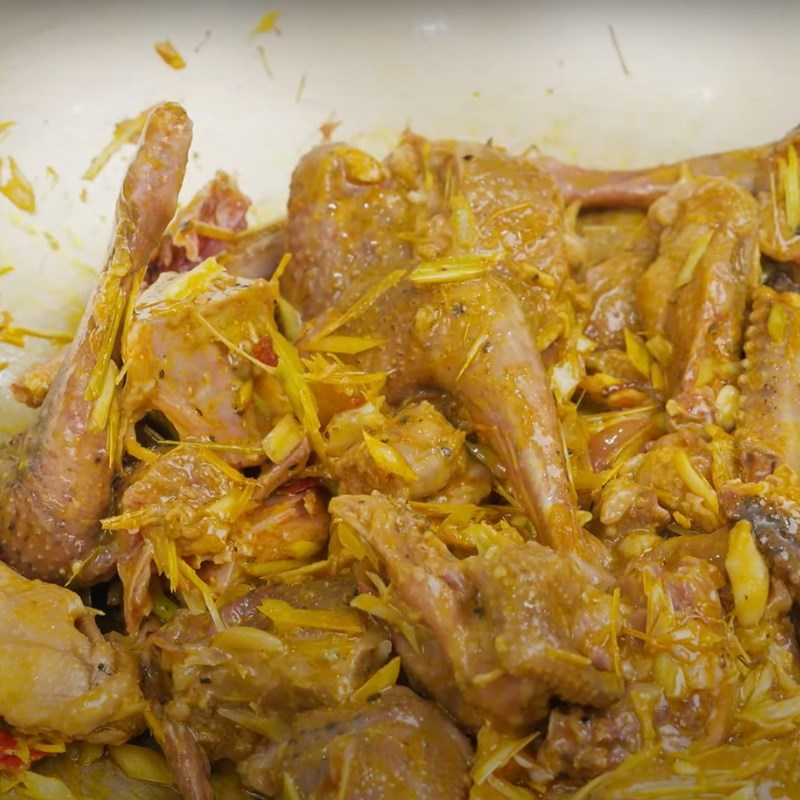 Bước 4 Xào chim bồ câu Chim bồ câu xào rau răm