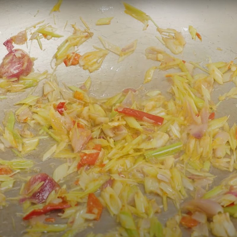 Bước 4 Xào chim bồ câu Chim bồ câu xào rau răm