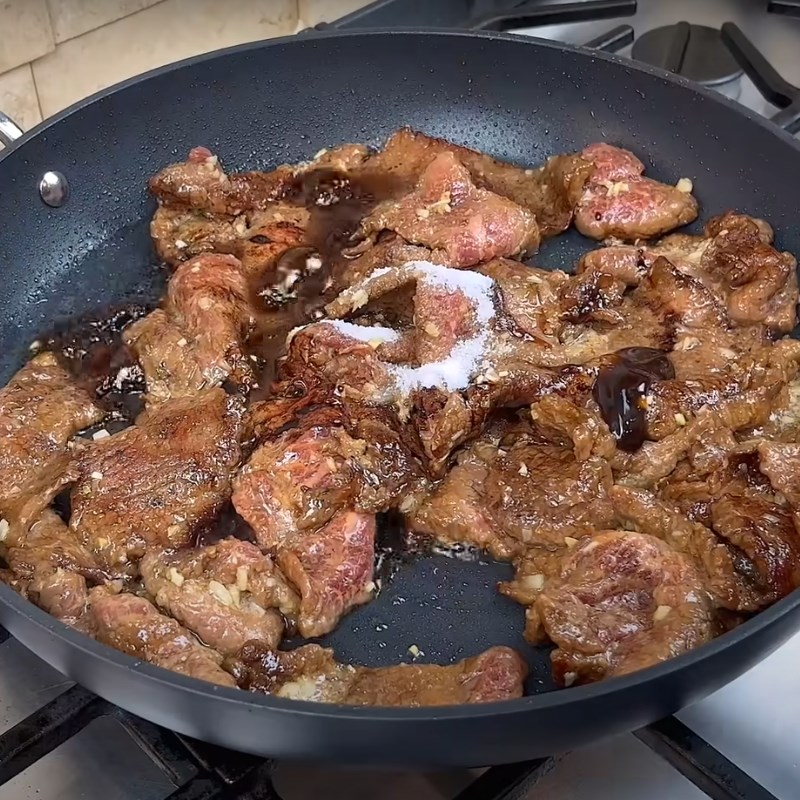 Bước 4 Xào thịt bò Bò xào súp lơ (bông cải xanh)