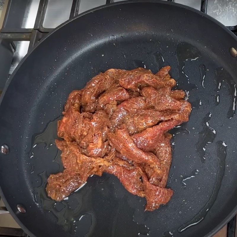 Bước 4 Xào thịt bò Bò xào súp lơ (bông cải xanh)