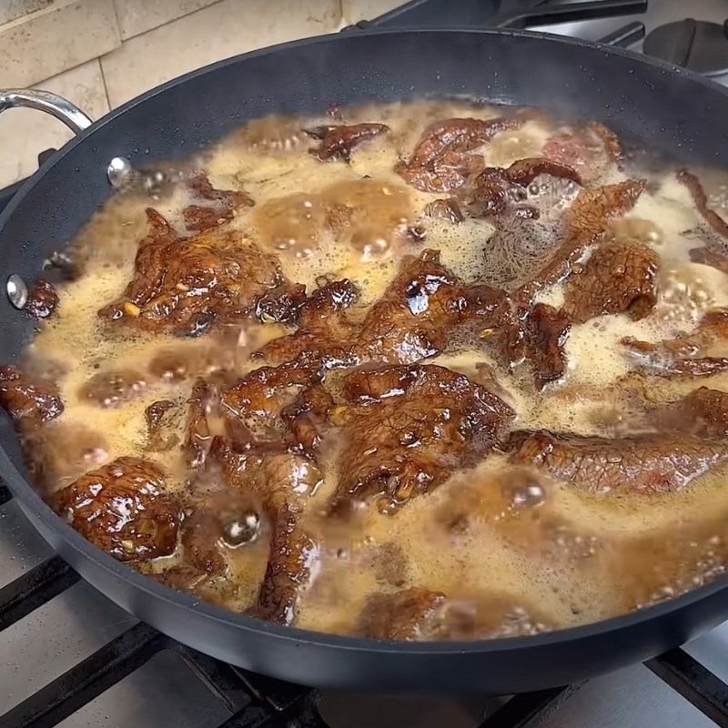 Bước 5 Xào thịt bò với súp lơ Bò xào súp lơ (bông cải xanh)