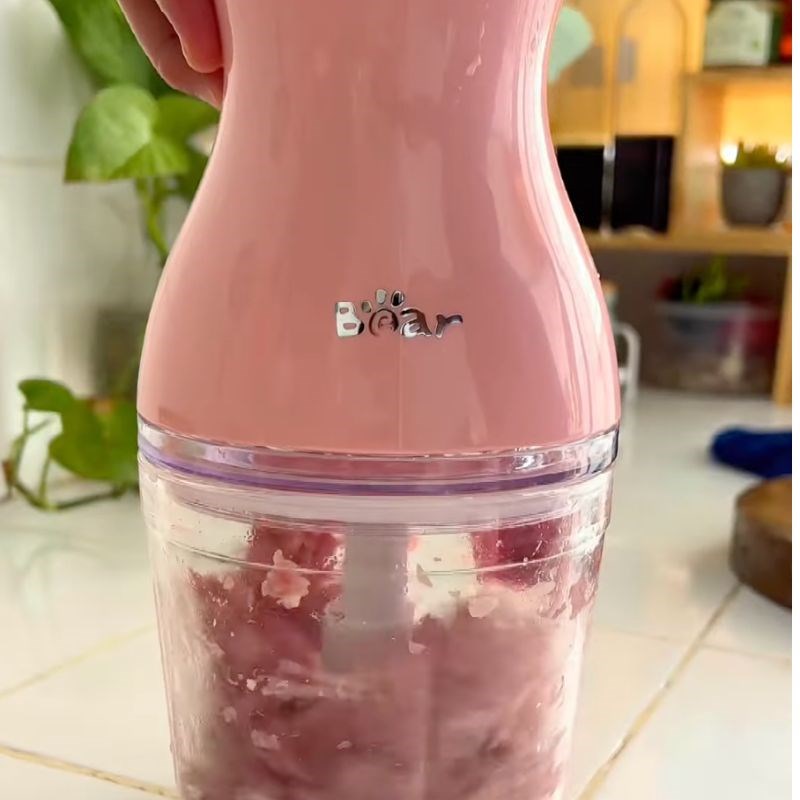 Bước 3 Xay thịt Dồi trường nướng