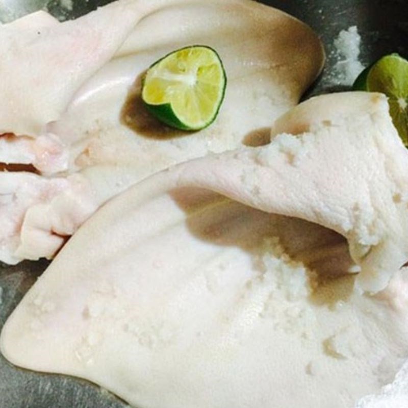 Bước 1 Sơ chế tai heo và lõi rùa Lõi rùa