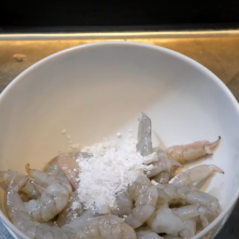 Bước 3 Ngâm tôm thuỷ tinh Tôm thuỷ tinh