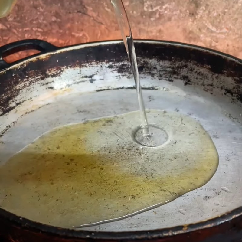 Bước 2 Chiên cá mương Cá  mương chiên giòn