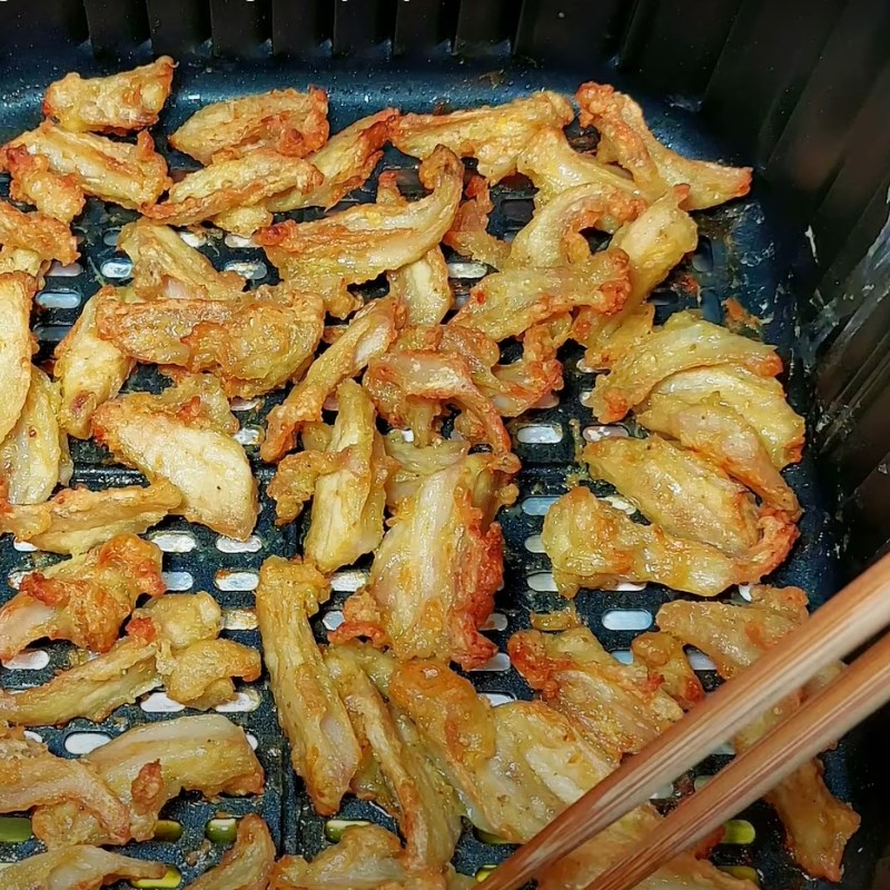 Bước 2 Chiên không dầu sụn gà Sụn gà cháy tỏi