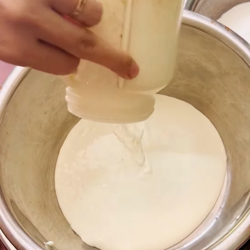 Bước 2 Đánh bông kem cốm Kem cốm