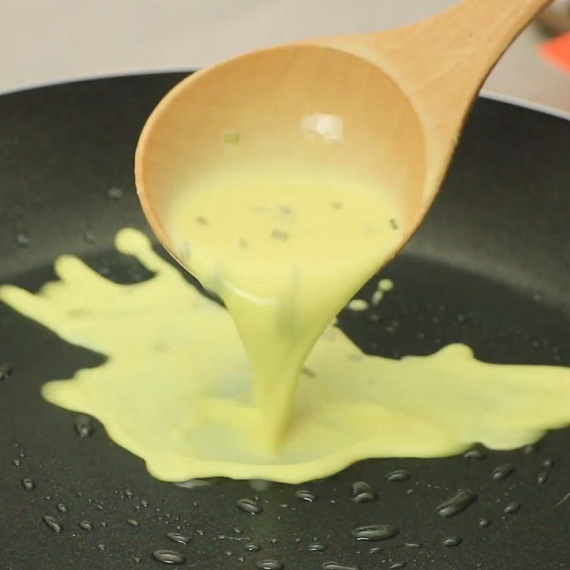 Bước 5 Đổ bánh xèo Bánh xèo hến