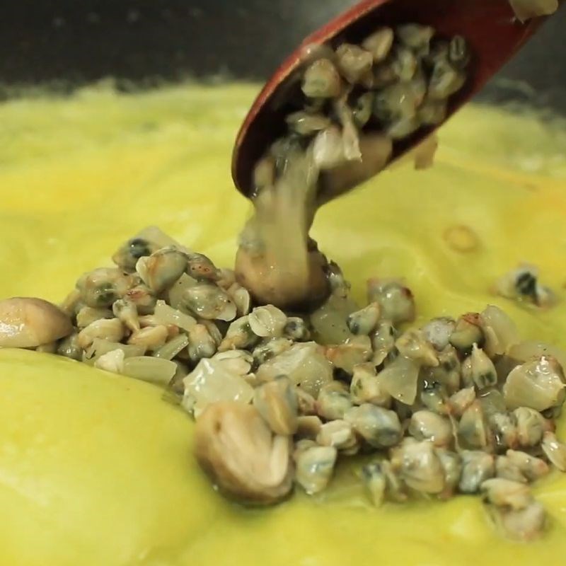 Bước 5 Đổ bánh xèo Bánh xèo hến