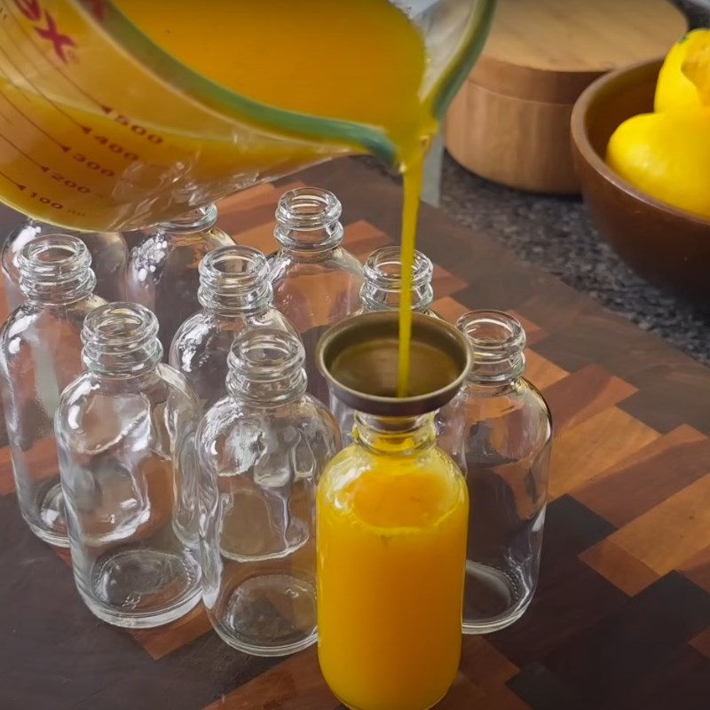 Bước 2 Ép nước củ quả Ginger shot với thơm, cam và nghệ