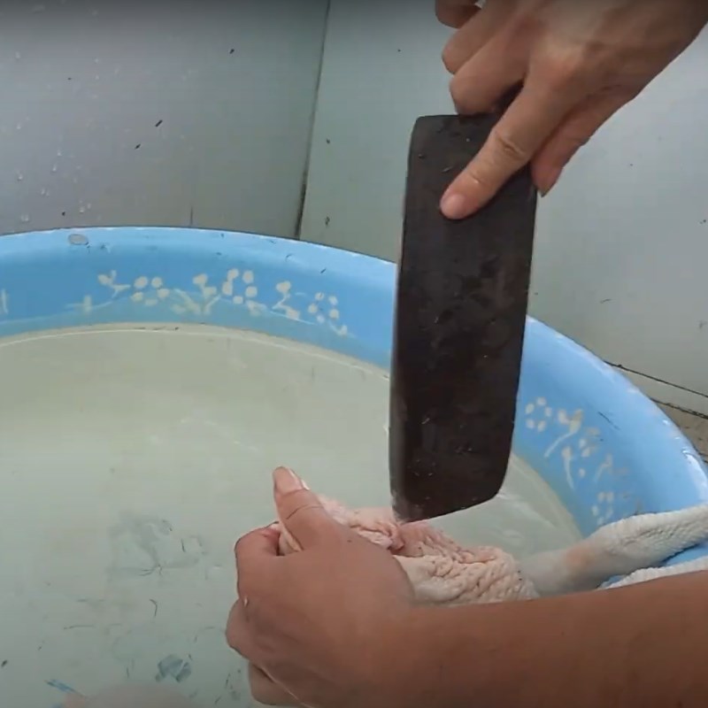 Bước 1 Giết thịt gà Gà cánh tiên
