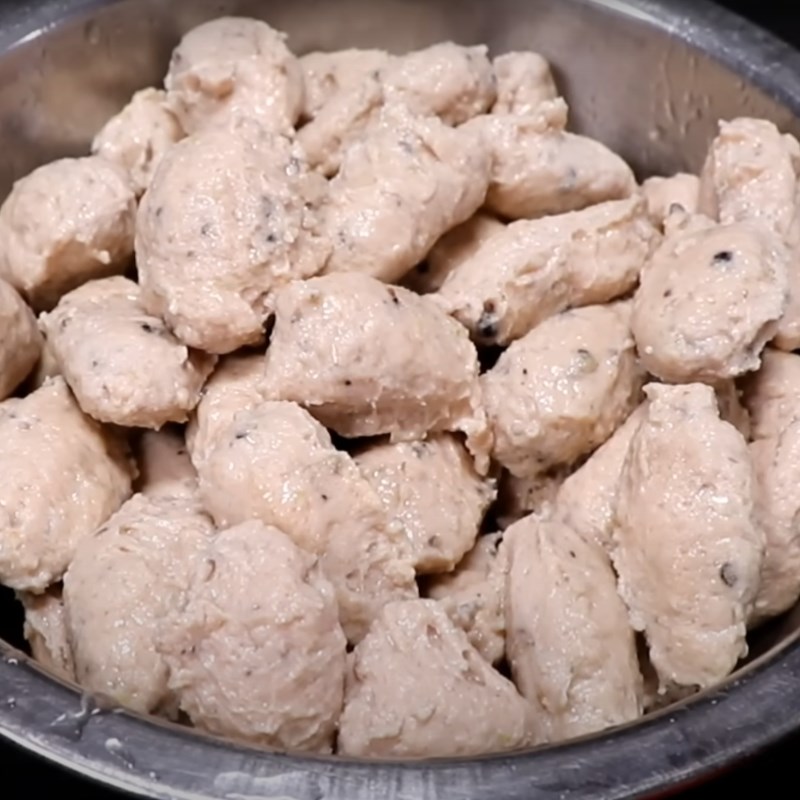 Bước 4 Luộc chả cua Huế Chả cua Huế
