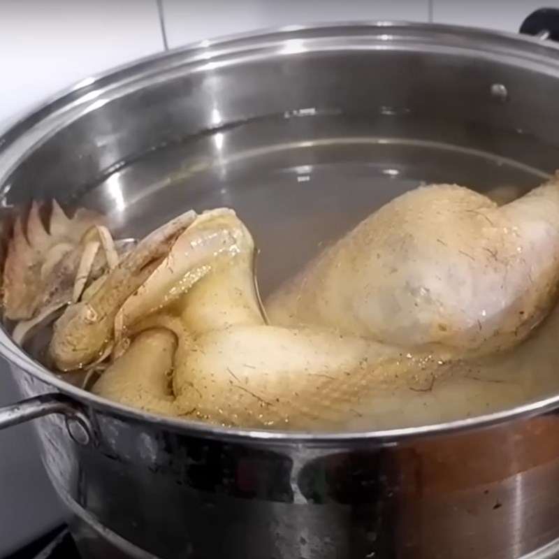 Bước 4 Luộc gà cánh tiên Gà cánh tiên