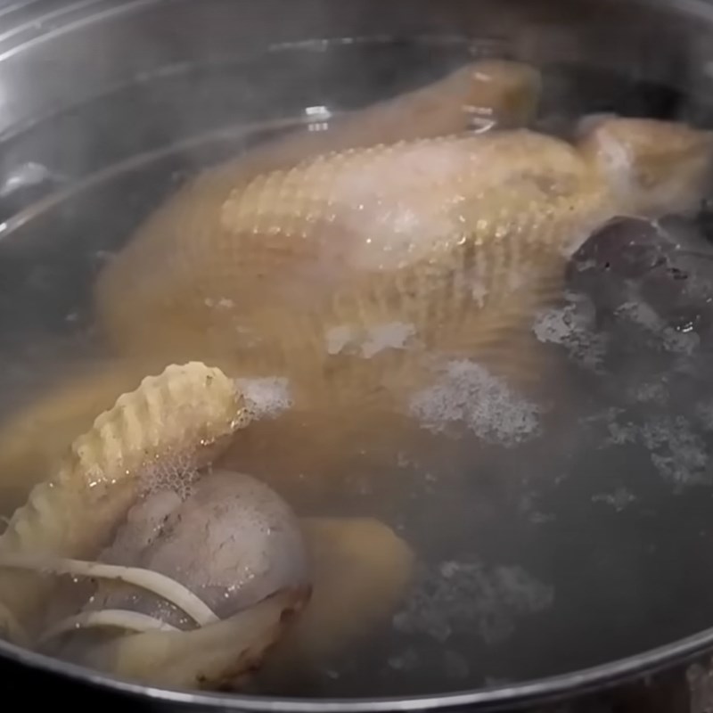 Bước 4 Luộc gà cánh tiên Gà cánh tiên