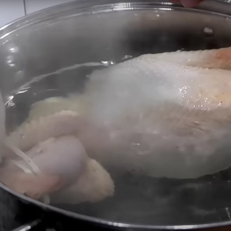 Bước 4 Luộc gà cánh tiên Gà cánh tiên
