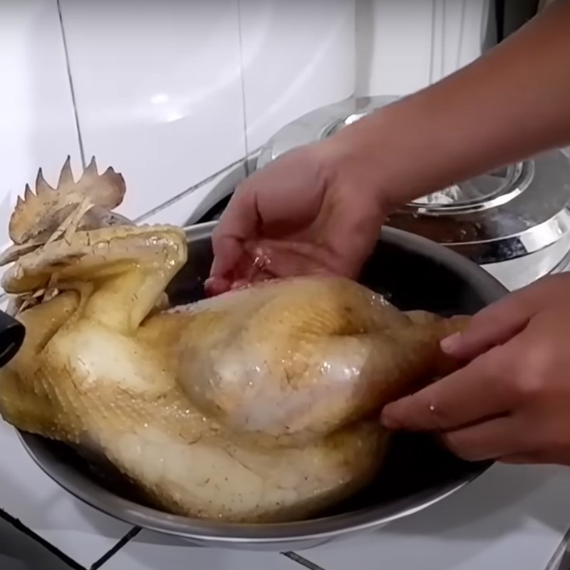 Bước 4 Luộc gà cánh tiên Gà cánh tiên